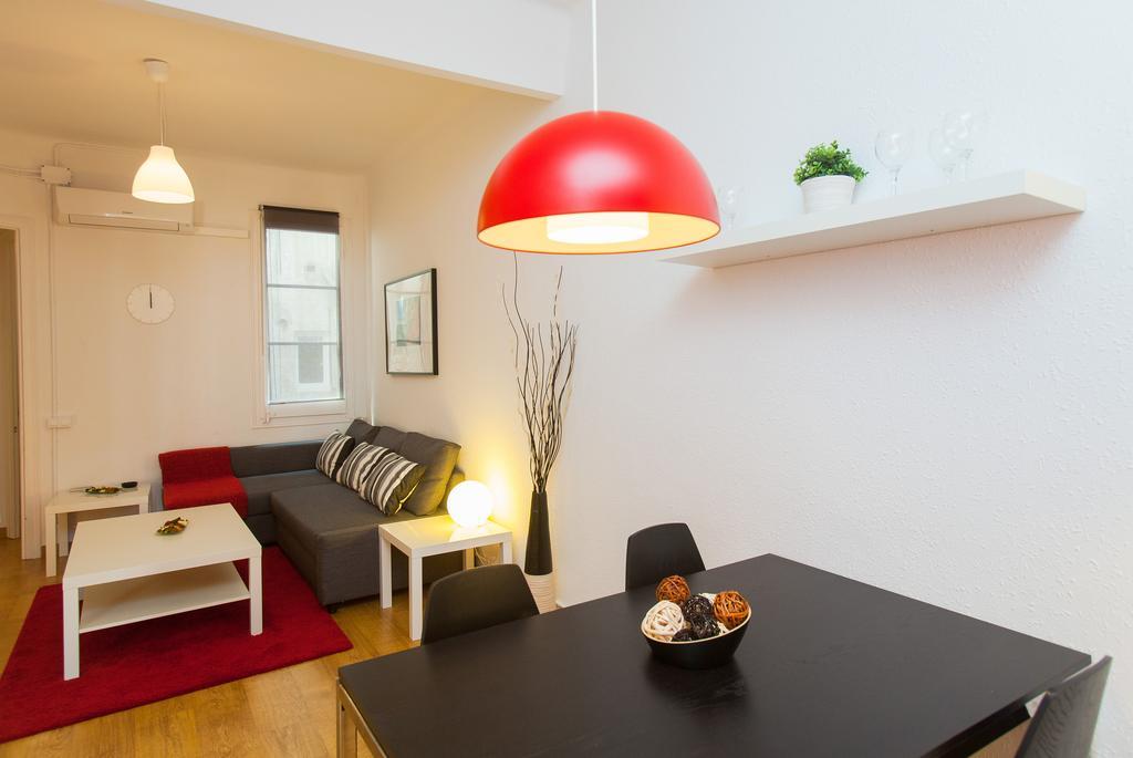 Gaudi Sagrada Familia Apartment Барселона Стая снимка