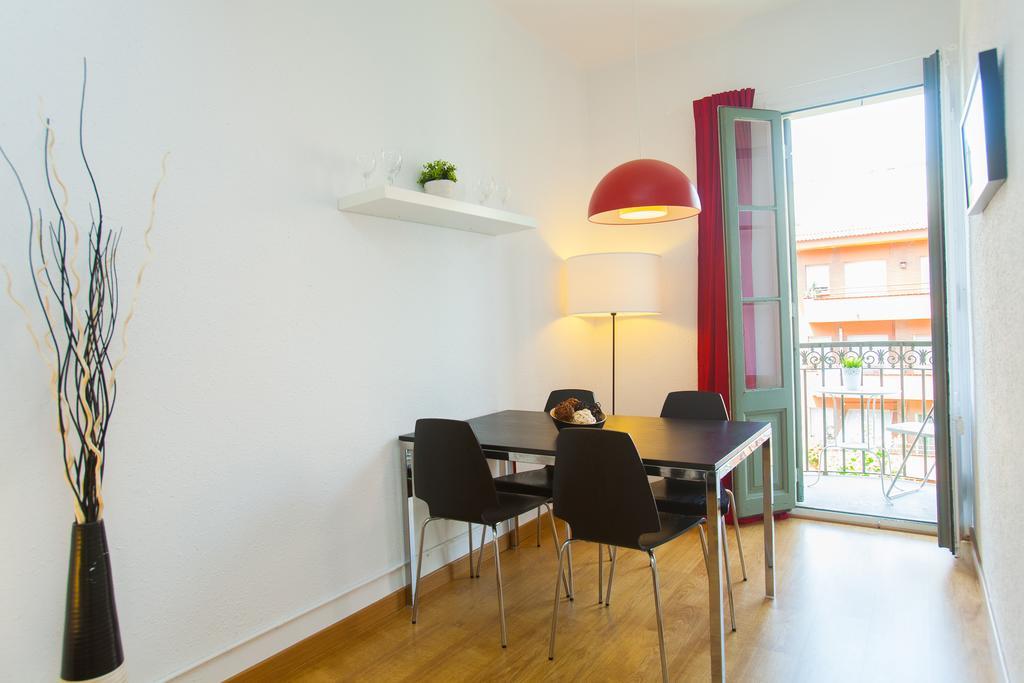 Gaudi Sagrada Familia Apartment Барселона Стая снимка