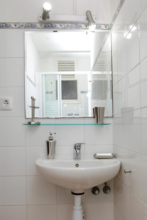 Gaudi Sagrada Familia Apartment Барселона Стая снимка
