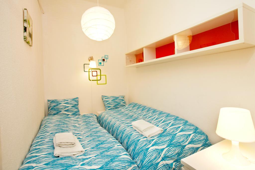 Gaudi Sagrada Familia Apartment Барселона Стая снимка