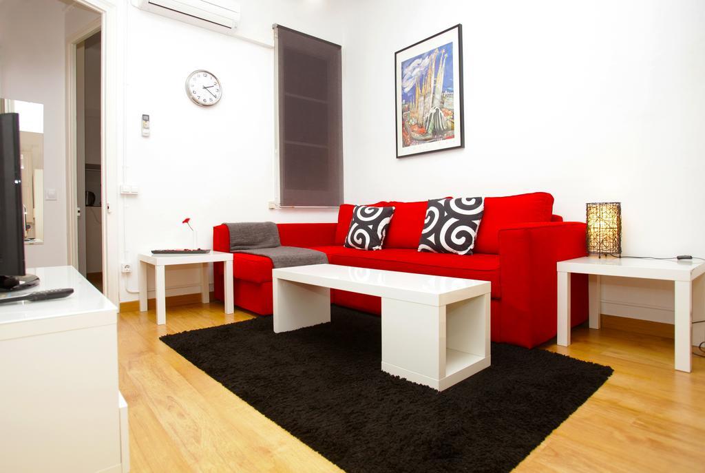 Gaudi Sagrada Familia Apartment Барселона Стая снимка