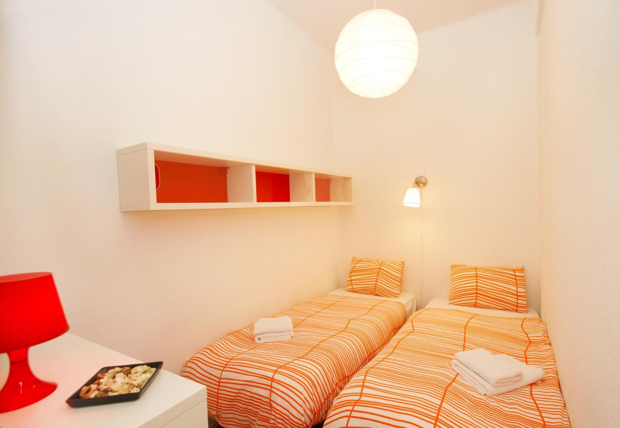 Gaudi Sagrada Familia Apartment Барселона Стая снимка