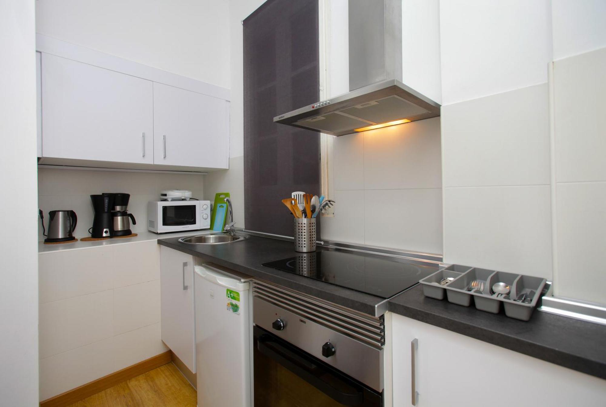 Gaudi Sagrada Familia Apartment Барселона Стая снимка