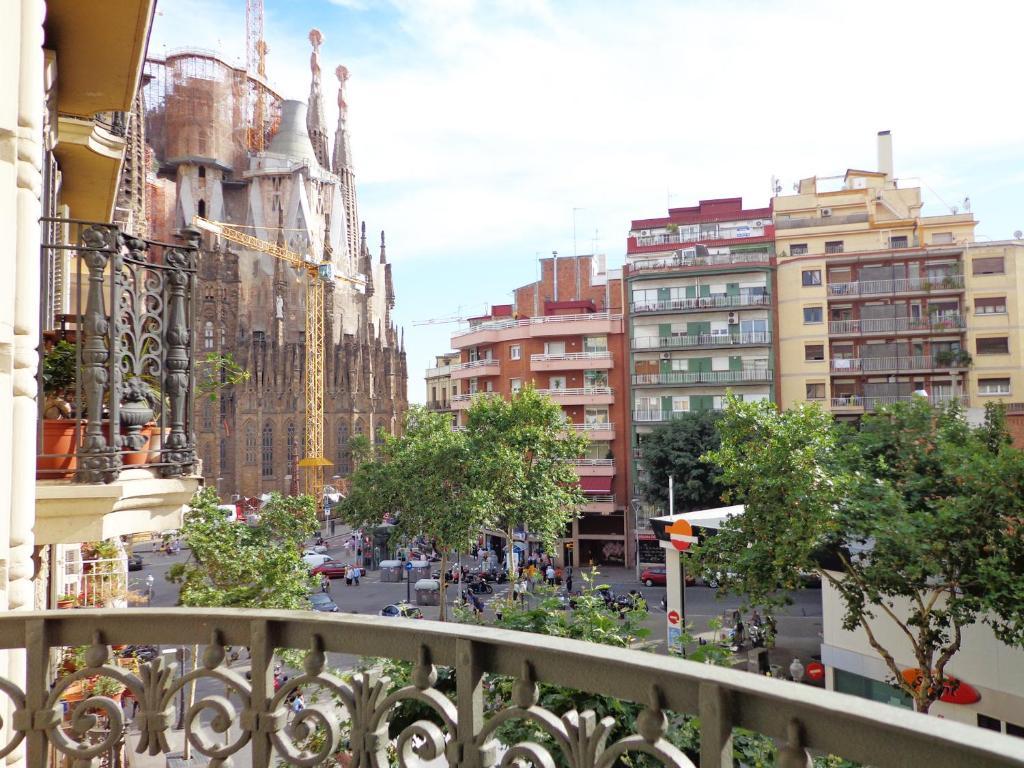 Gaudi Sagrada Familia Apartment Барселона Стая снимка