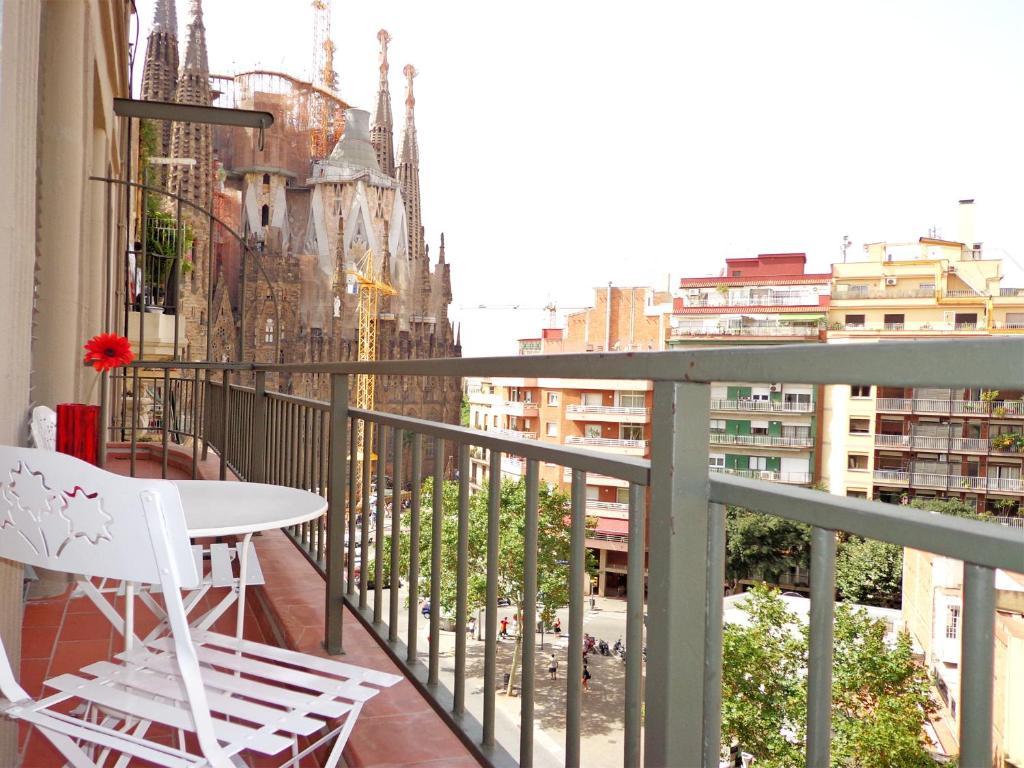Gaudi Sagrada Familia Apartment Барселона Екстериор снимка